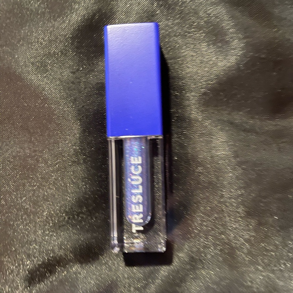 Tresluce Liquid Eyeshadow (Sapphire)
